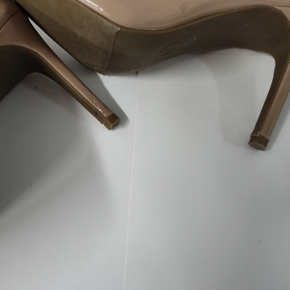 Heels - Picture 2 of 3